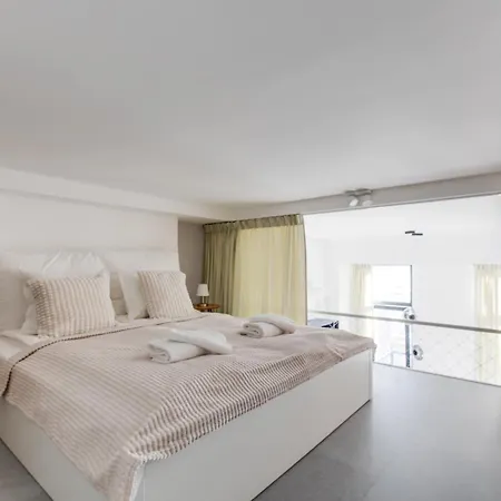 아파트 Designer Loft Holesovice, Parking, Balcony *