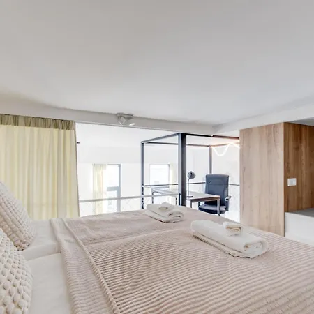 아파트 Designer Loft Holesovice, Parking, Balcony